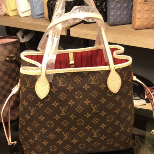 Medium Neverfull  bag  / Red Interior Mirror Quality