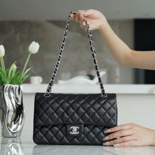 Flap Bag Black lambskin / medium